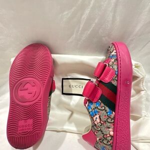 Gucci pink strap sneakers dust bag included